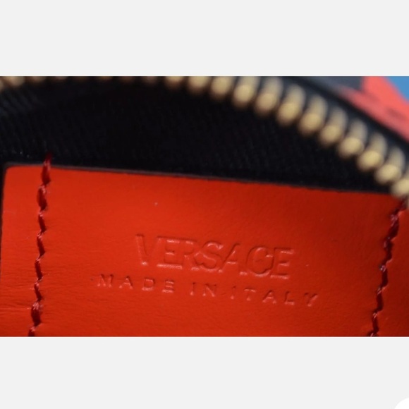 Versace La Greca Round Pouch - Picture 6 of 7